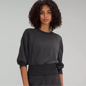 NWOT Lululemon Softstreme Ribbed Hem Pullover in Black